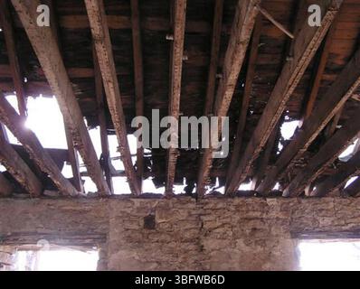 Vues intérieures et extérieures de la Richards House, également connue sous le nom de Damkeeper's House, lors de sa restauration en 2007. Construit entre 1820 et 1850 par Ebenezer ou Hiram Richards, il est fabriqué à partir de calcaire extrait de la rivière Scioto. La maison a ensuite été achetée par la ville de Columbus en 1904 pour servir de résidence au damier du barrage Griggs Reservoir. Banque D'Images