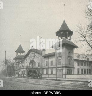 L'Auditorium Columbus a ouvert ses portes le 24 juin 1897. Initialement ouvert sous le nom de Park Roller Skating Rink en 1885, il a été rénové par Yost et Packard en auditorium. Le bâtiment s'est effondré sous une forte neige le 18 février 1910. Il a accueilli le premier salon de l'auto de Columbus en 1909. Banque D'Images