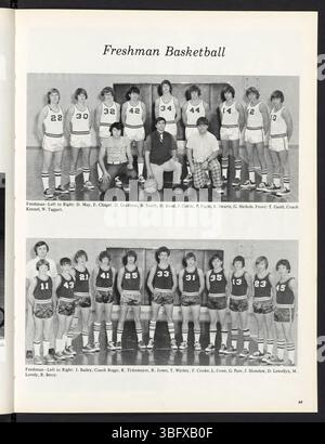 La page 73 de l'annuaire « The image » de 1974 continue de rendre compte des réalisations et des activités des élèves de l'école secondaire Edgewood. Cette page comprend des portraits, des photos de groupe et les faits saillants des événements scolaires, sportifs et sociaux de l’année. Banque D'Images