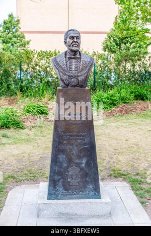 Sculpture de John Houlding devant le stade Anfield du Liverpool Football Club, Royaume-Uni. Célébration du 125e anniversaire Banque D'Images