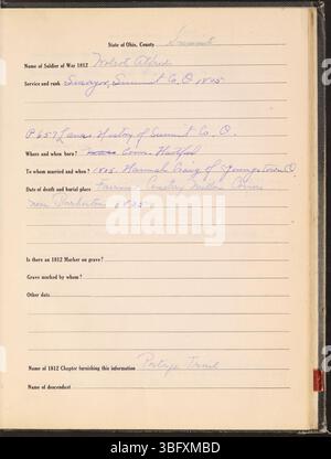Cet ouvrage de 1939 en plusieurs volumes documente les lieux de sépulture des soldats de la guerre de 1812 en Ohio, y compris des informations généalogiques et historiques liées aux tombes et aux anciens combattants. Banque D'Images