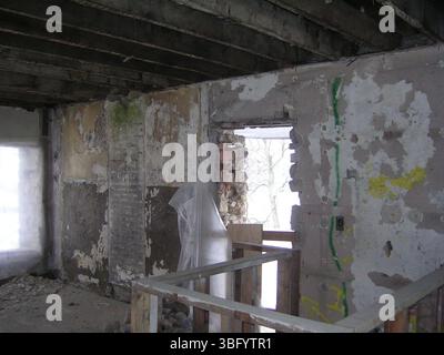 Vues intérieures et extérieures de la Richards House, également connue sous le nom de Damkeeper's House, lors de sa restauration en 2007. La maison a été construite entre 1820 et 1850 par Ebenezer ou Hiram Richards en utilisant du calcaire de la rivière Scioto. C'était une résidence privée jusqu'en 1904, date à laquelle elle a été achetée par la ville de Columbus pour servir de résidence au gardien de damier supervisant le barrage et le réservoir Griggs. Banque D'Images