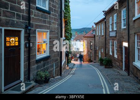 Soirée à Robin Hood's Bay, North Yorkshire, Angleterre. Banque D'Images