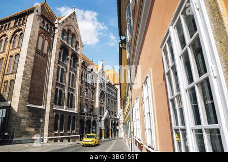 Archives nationales de Hongrie bâtiment dans le quartier du château de Buda à Budapest, Hongrie, Europe Banque D'Images