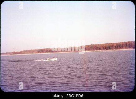 Cette photographie de 1957 montre le réservoir Hoover dans le canton de Blendon près de Westerville, Ohio. Le barrage Hoover a créé le réservoir en barrant Big Walnut Creek, fournissant de l'eau à la ville de Columbus. Banque D'Images