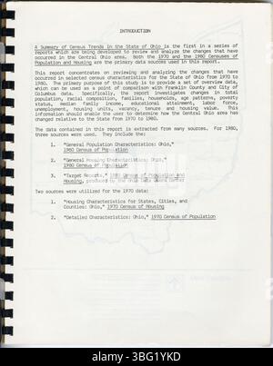 Cette section du rapport du recensement de l'Ohio de 1984 examine les changements dans la population totale, la composition raciale, le niveau de scolarité et le revenu familial entre les données du recensement de 1970 et de 1980. Banque D'Images