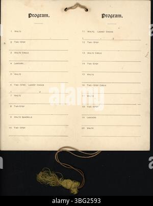 Cette carte de danse 1897 provient de la réception annuelle, probablement un événement pour la classe Central High School de 1897 pour accueillir les juniors de la classe de 1898. Il marque plus de 20 ans de tradition pour cet événement scolaire. Banque D'Images
