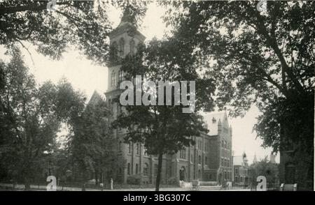 Une photographie de 1897 de l'ancien lycée central de Columbus, le premier lycée de la ville, qui a ouvert ses portes en 1862. Elle fut plus tard connue sous le nom de High School of commerce avant d'être démolie en 1928. Banque D'Images