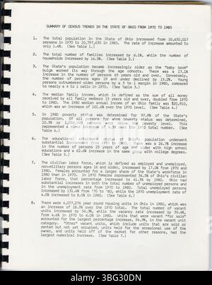 Cette section du rapport du recensement de l'Ohio de 1984 continue d'explorer les tendances démographiques, en mettant l'accent sur les changements dans les unités de logement, la participation à la population active, le chômage et la situation de pauvreté de 1970 à 1980. Banque D'Images