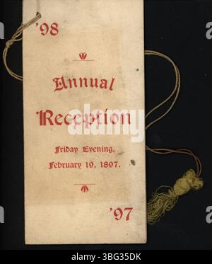 Cette carte de danse 1897 a été utilisée pour la réception annuelle, probablement un événement pour la Central High School Class de 1897 pour accueillir les juniors de la classe de 1898. La réception annuelle est une tradition de longue date depuis plus de 20 ans. Banque D'Images