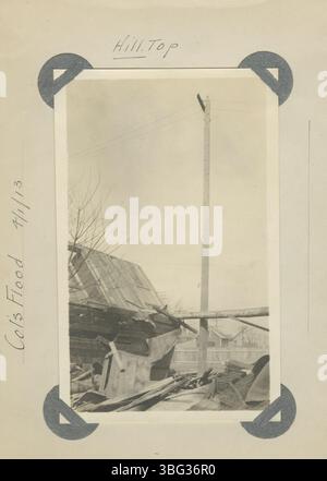 Photo en noir et blanc montrant les dommages dans le quartier Hilltop de Columbus, Ohio, causés par les inondations de 1913. Banque D'Images