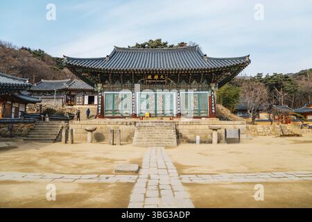Dans l'architecture traditionnelle coréenne temple Donghwasa, Daegu, Corée Banque D'Images