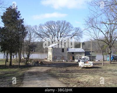 Vue extérieure et intérieure de la Richards House, également connue sous le nom de Damkeeper's House, lors de sa restauration en 2007. La maison, construite entre 1820 et 1850, a été construite avec du calcaire de la rivière Scioto par Ebenezer ou Hiram Richards. La maison a servi de résidence à la damoiselle après que la ville de Colomb l'a acquise en 1904. Banque D'Images
