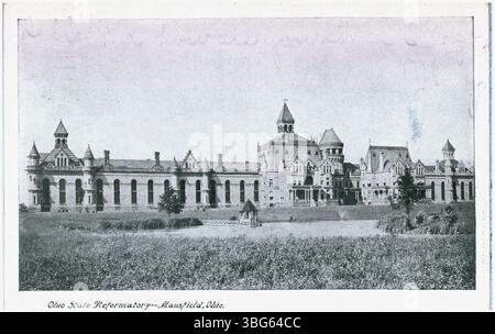 Cette photographie en noir et blanc de 1907 montre l'imposant Ohio State Reformatory à Mansfield, Ohio, avec sa grande structure en briques. Banque D'Images