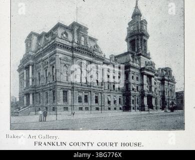 Cette photographie de 1897 montre le quatrième palais de justice du comté de Franklin, situé dans les rues South High et Mound à Columbus. Dédié en 1887, il a été démoli en 1974 après des décennies de service en tant que centre juridique du comté. Banque D'Images
