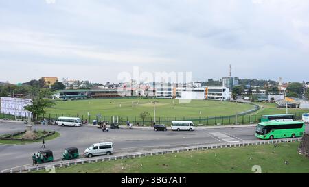 Sri Lanka, Galle, belle vue de Galle International Cricket Stadium avec vue sur la ville de Galle. Banque D'Images