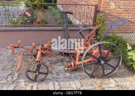 Équipement agricole historique – tondeuse Vintage Banque D'Images