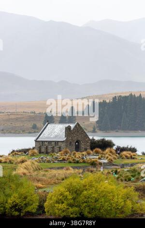 L'église du bon Pasteur sur les rives du lac Tekapo sur l'île du Sud de la Nouvelle-Zélande Banque D'Images