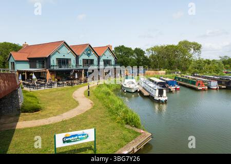 Le restaurant Warbler and Wharf sur la marina Campbell, Milton Keynes, Buckinghamshire, Angleterre Banque D'Images