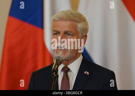 Prague, République tchèque. 04 juin 2025. Le président tchèque Petr Pavel a vu lors d'une conférence de presse conjointe au château de Prague. Le couple royal néerlandais, le roi Willem-Alexander des pays-Bas et la reine Maxima des pays-Bas, visite la République tchèque et rencontre le président tchèque Petr Pavel et son épouse Eva Pavlova. Crédit : SOPA images Limited/Alamy Live News Banque D'Images