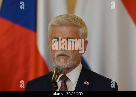 Prague, République tchèque. 04 juin 2025. Le président tchèque Petr Pavel a vu lors d'une conférence de presse conjointe au château de Prague. Le couple royal néerlandais, le roi Willem-Alexander des pays-Bas et la reine Maxima des pays-Bas, visite la République tchèque et rencontre le président tchèque Petr Pavel et son épouse Eva Pavlova. Crédit : SOPA images Limited/Alamy Live News Banque D'Images