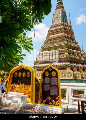 Wat Pho, temple du Bouddha doré couché, Bangkok, Thaïlande Banque D'Images