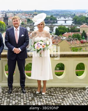 Prague, République tchèque. 04 juin 2025. 13 :42 :19 PRAGUE, 04-06-2025, Villa KramarovaRoi Willem Alexander et Reine Máxima effectuent une visite d'Etat en République tchèque à l'invitation du Président. PHOTO : NLBeeld/Patrick van EmstDans la photo : le couple royal lors d'une rencontre avec le premier ministre de la République tchèque, Petr Fiala. Crédit : NL Beeld / Patrick van EMST crédit : NL Beeld / Alamy Live News Banque D'Images