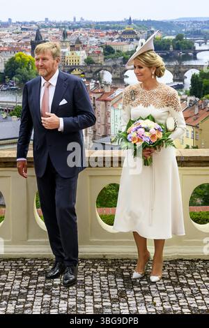 Prague, République tchèque. 04 juin 2025. 13 :42 :23 PRAGUE, 04-06-2025, Villa KramarovaRoi Willem Alexander et Reine Máxima effectuent une visite d'Etat en République tchèque à l'invitation du Président. PHOTO : NLBeeld/Patrick van EmstDans la photo : le couple royal lors d'une rencontre avec le premier ministre de la République tchèque, Petr Fiala. Crédit : NL Beeld / Patrick van EMST crédit : NL Beeld / Alamy Live News Banque D'Images