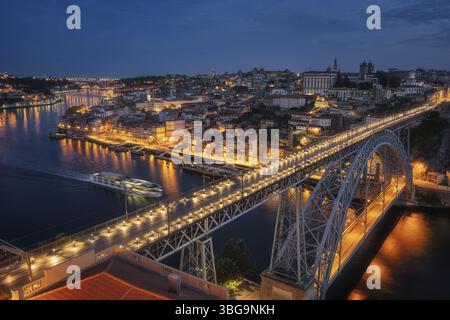 Capitale historique, temple, bâtiments, attractions, transports, tramways Banque D'Images