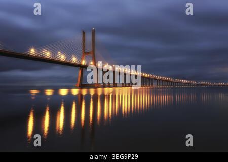 Capitale historique, temple, bâtiments, attractions, transports, tramways, pont Banque D'Images