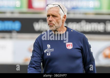 Noordwijk, pays-Bas. 04 juin 2025. NOORDWIJK, 04-06-2025, Sportpark Duinwetering, Betnation Dutch Tweede Divisie Play off Football, saison 2024/2025, match entre Noordwijk et Harkemase Boys, entraîneur de Noordwijk Kees Zethof Credit : Pro Shots/Alamy Live News Banque D'Images