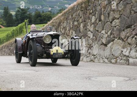 Rallye de voitures anciennes Suedtirol-Classic à Schenna / Tyrol du Sud 2014, Riley Ulster Imperial (construit en 1934) sur la Labersstrasse en montée à la bifurcation t Banque D'Images