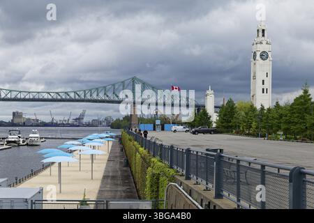 Tour d'horloge et plage dans la vieille ville, Montréal, Province de Québec, Canada, Amérique du Nord Banque D'Images