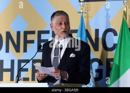 Naples Castel Capuano la 2ème conférence de l'UNESCO sur le patrimoine culturel au 21ème siècle est en cours avec le ministre Antonio Tajani, le ministre Alessandro Giuli, la Directrice générale de l'UNESCO Audrey Azoulay et le maire Manfredi Banque D'Images
