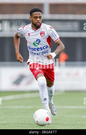 Noordwijk, pays-Bas. 04 juin 2025. NOORDWIJK, 04-06-2025, Sportpark Duinwetering, Betnation Dutch Tweede Divisie Play off Football, saison 2024/2025, match entre Noordwijk et Harkemase Boys, joueur de Noordwijk Arantis Roep crédit : Pro Shots/Alamy Live News Banque D'Images