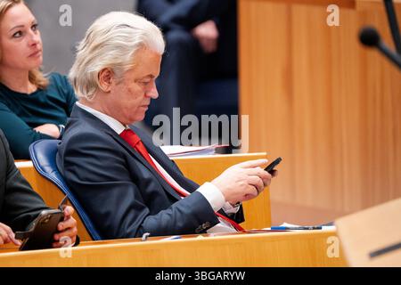 2025-06-04 Néerlandais Tweede Kamer débat plénier DEN HAAG, PAYS-BAS - 4 JUIN : Geert Wilders PVV lors du débat plénier au Tweede Kamer le 4 juin 2025 à Den Haag, pays-Bas Den Haag Tweede Kamer pays-Bas contenu non disponible pour redistribution aux pays-Bas directement ou indirectement par des tiers. Droit d'auteur : xJohnxBeckmannx Banque D'Images