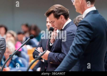 2025-06-04 Néerlandais Tweede Kamer débat plénier DEN HAAG, PAYS-BAS - 4 JUIN : Thierry Baudet FVD lors du débat plénier à la Tweede Kamer le 4 juin 2025 à Den Haag, pays-Bas Den Haag Tweede Kamer pays-Bas contenu non disponible pour redistribution aux pays-Bas directement ou indirectement par des tiers. Droit d'auteur : xJohnxBeckmannx Banque D'Images