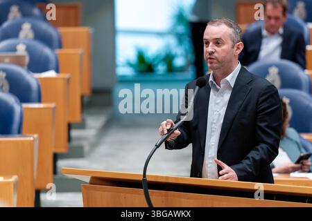 2025-06-04 Néerlandais Tweede Kamer débat plénier DEN HAAG, PAYS-BAS - 4 JUIN : Jimmy Dijk SP lors du débat plénier au Tweede Kamer le 4 juin 2025 à Den Haag, pays-Bas Den Haag Tweede Kamer pays-Bas contenu non disponible pour redistribution aux pays-Bas directement ou indirectement par des tiers. Droit d'auteur : xJohnxBeckmannx Banque D'Images