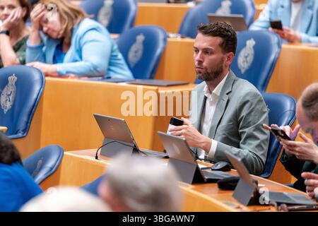 2025-06-04 Néerlandais Tweede Kamer débat plénier DEN HAAG, PAYS-BAS - 4 JUIN : Martin Oostenbrink BBB lors du débat plénier à la Tweede Kamer le 4 juin 2025 à Den Haag, pays-Bas Den Haag Tweede Kamer pays-Bas contenu non disponible pour redistribution aux pays-Bas directement ou indirectement par des tiers. Droit d'auteur : xJohnxBeckmannx Banque D'Images