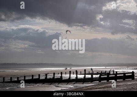 Mai 2025 Camber Sands. Camber Sands est une plage située dans le Sussex de l'est, en Angleterre, dans le village de Camber, près de Rye dans le sud de l'Angleterre. Crédit photo : SMP News Banque D'Images