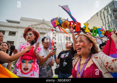 Quezon City, Quezon, Philippines. 4 juin 2025. Les étudiants convergent sur la façade du salon la salle lors de la marche Animo Pridew. (Crédit image : © Kenosis Yap/ZUMA Press Wire) USAGE ÉDITORIAL SEULEMENT ! Non destiné à UN USAGE commercial ! Crédit : ZUMA Press, Inc/Alamy Live News Banque D'Images