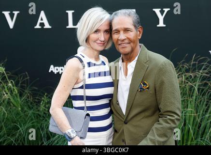 New York, États-Unis. 04 juin 2025. Bryant Gumbel et Hilary Gumbel arrivent sur le tapis rouge pour la première de 'Echo Valley' New York à l'AMC Lincoln Square 13 le 4 juin 2025 à New York. Photo de John Angelillo/UPI crédit : UPI/Alamy Live News Banque D'Images