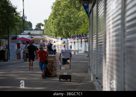 Madrid, Espagne. 04 juin 2025. Aperçu de la Foire du livre de Madrid avant son ouverture. Lors de la 84ème Foire du livre de Madrid, qui se tiendra du 30 mai au 15 juin dans le parc El Retiro à Madrid. Crédit : SOPA images Limited/Alamy Live News Banque D'Images