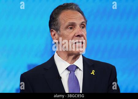 New York, États-Unis. 04 juin 2025. Andrew Cuomo prend la parole lors d’un débat primaire du maire démocrate, mercredi 4 juin 2025, à New York. Photo de Yuki Iwamura/Pool/ABACAPRESS.COM crédit : Abaca Press/Alamy Live News Banque D'Images