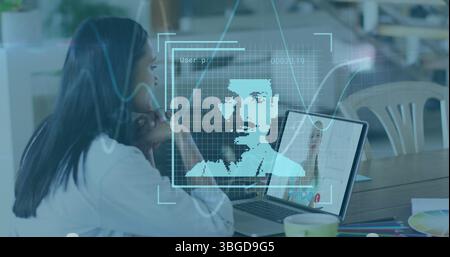 Image des graphiques et des photos de l'utilisateur sur la femme ayant l'appel d'image sur l'ordinateur portable Banque D'Images