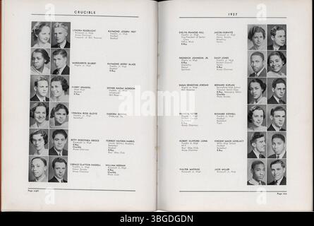 L'annuaire 1937 de l'East High School, intitulé 'Ye Crucible', représente la vie académique et sociale à l'East High School de Columbus, Ohio. L'annuaire comprend des photographies, des listes de classes et des faits saillants des activités scolaires. East High School, une école publique, a été créée en 1922 et rénovée en 2008. Banque D'Images