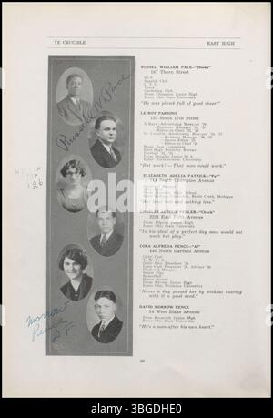 L'annuaire 1926 de l'East High School 'Ye Crucible' décrit la vie à l'East High School. Située à Columbus, Ohio, au 1500 E. Broad Street, l'école a été construite à l'origine en 1922 et a subi des rénovations en 2008. Banque D'Images