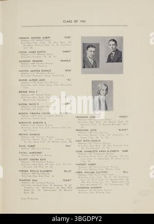 L'annuaire 1932 Senior Memory Book met en évidence les quatre emplacements des bâtiments de South High School. À partir de 1895, l'école partageait l'espace avec Ohio Avenue Elementary. L'école déménage au 345 Deshler Avenue en 1900, où elle demeure jusqu'à ce que le nouveau bâtiment soit achevé en 1924. Ce bâtiment, nommé d’après C.S. Barrett, le premier directeur de South High, a été fermé et rouvert plusieurs fois en raison de rénovations, l’emplacement de la rue Ann rouvrant en 2009 après d’importantes rénovations. Banque D'Images