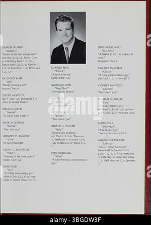 L'annuaire de 1964, 'Photogene', du lycée Marion Franklin documente les débuts de l'école. Située au 1265 Koebel Road, Columbus, Ohio, l'école a ouvert ses portes en 1953 et a servi les classes 7 à 12. Dédiée le 20 novembre 1953, la page offre un aperçu des années formatrices de l’école et de la vie étudiante lors de sa première année. Banque D'Images