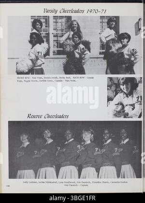 Cette page de l’annuaire de l’école secondaire South 1971 présente la riche histoire de l’école et son rôle dans la communauté de Columbus, Ohio. L'annuaire documente les événements importants de l'année scolaire 1970-1971 et présente les activités et les réalisations des élèves pendant cette période. Banque D'Images